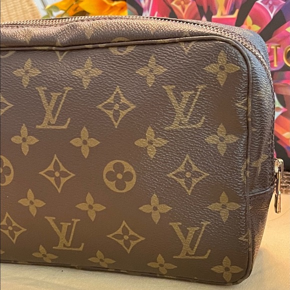 AUTHENTIC Louis Vuitton Trousse Pouch 23 Clutch - Picture 3 of 16